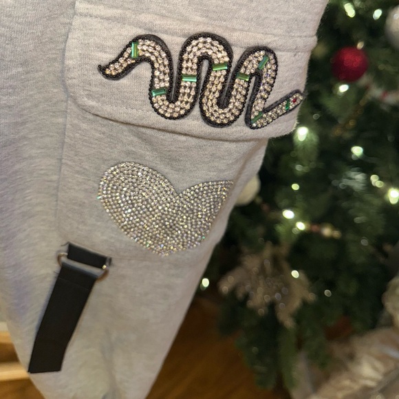 ☃️BOGO50%☃️🆕🐍EXPRESSED SOCIETY: GREY Pullover Hoodie w/Crystal Snake & Heart MED - Picture 11 of 17